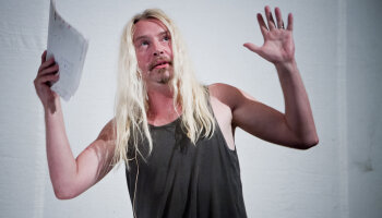 Patrik Linhart je spisovatel, výtvarník, performan. Vydává například revui Dekadent geniální. Foto: David Konečný